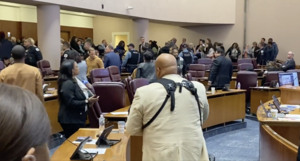  Chaos Erupts in Chicago City Hall as Palestinian Rioters Disrupt Council Meeting Over Israel Solidarity Resolution (VIDEO)